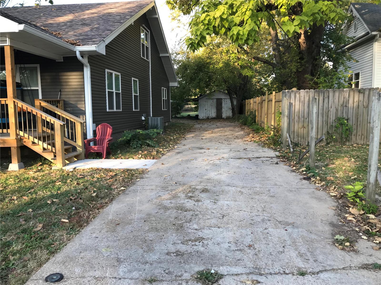 301 S Jackson Salem, MO 65560 MLS 24065427