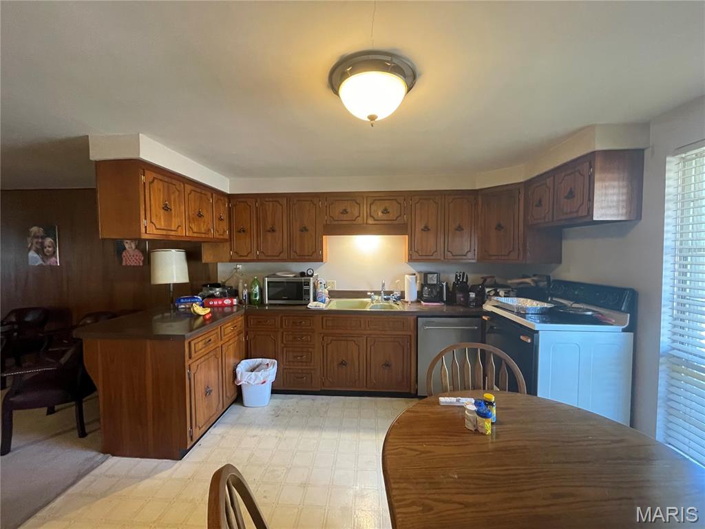 Photo 9 - Residential for sale – 800 S Henderson Street  Salem, MO