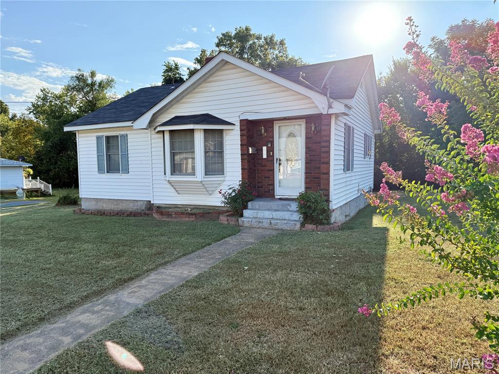 Photo 2 - Residential for sale – 201 S Warfel Street  Salem, MO