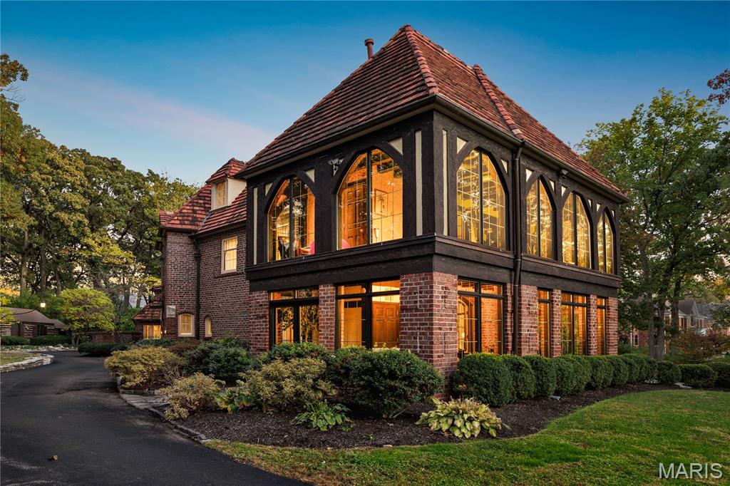 Photo 3 - Residential for sale – 8  Carrswold Drive  Clayton, MO