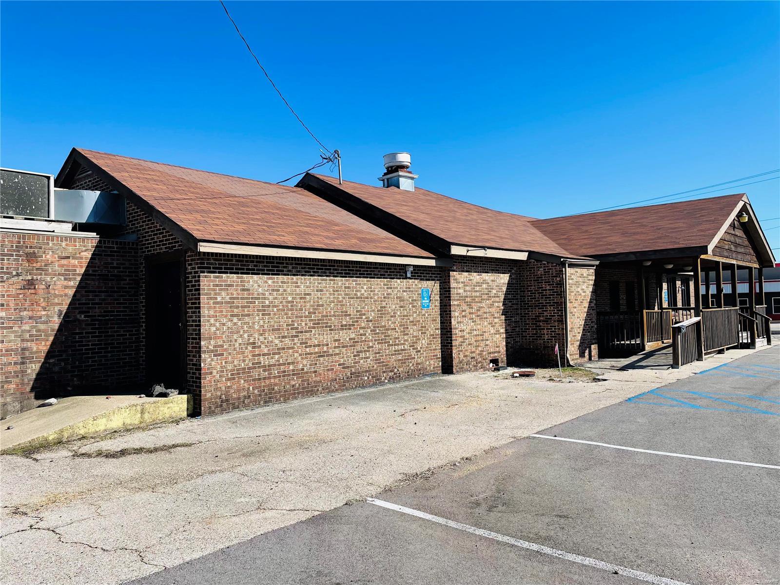 Photo 8 - Commercial Sale for sale – 1 S Main Street  Salem, MO