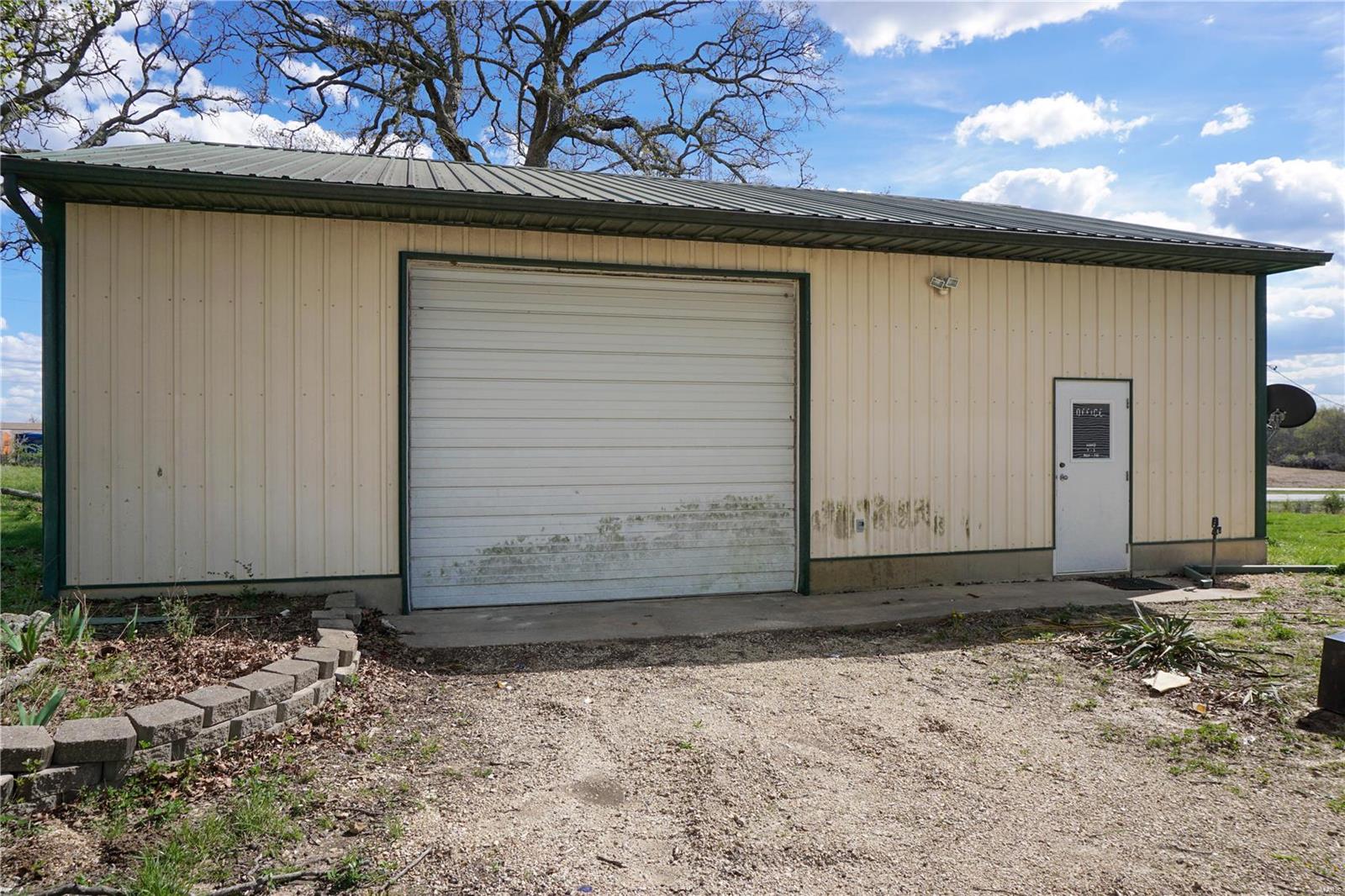 Photo 3 - Farm for sale – 18626  CR 1000   St James, MO