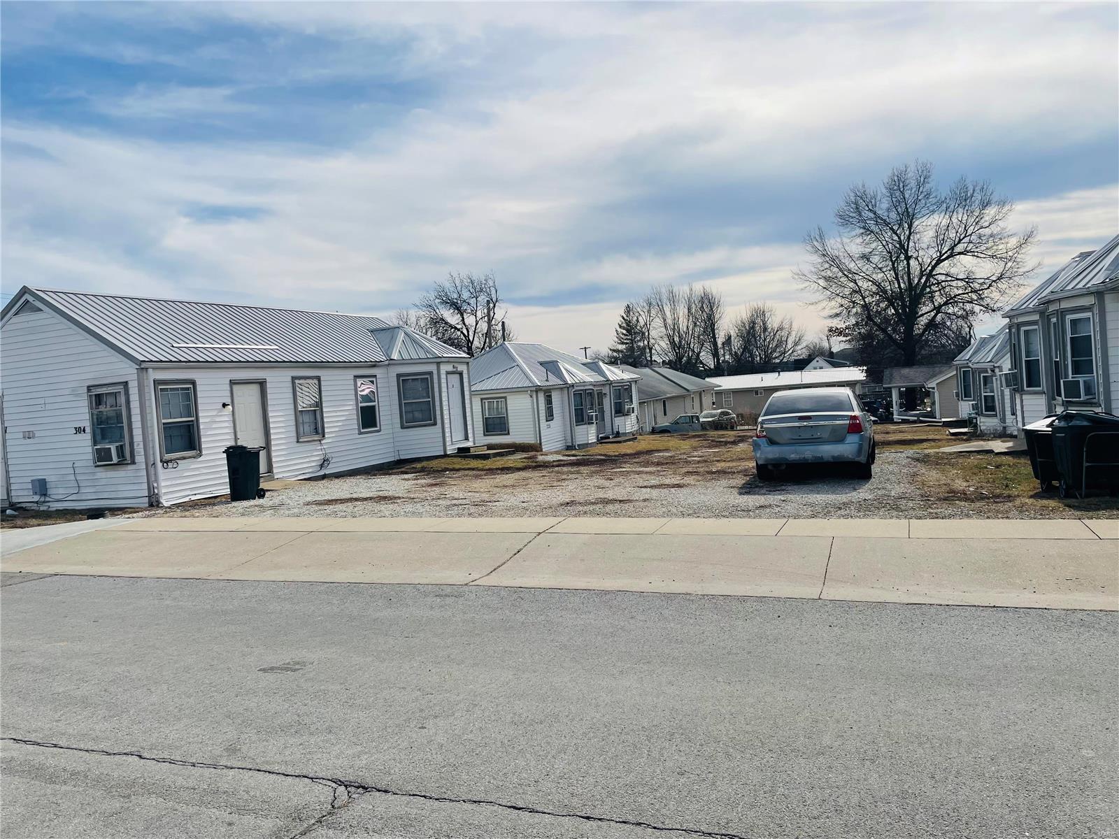 Photo 2 - Residential Income for sale – 304 E 19th Street  Rolla, MO