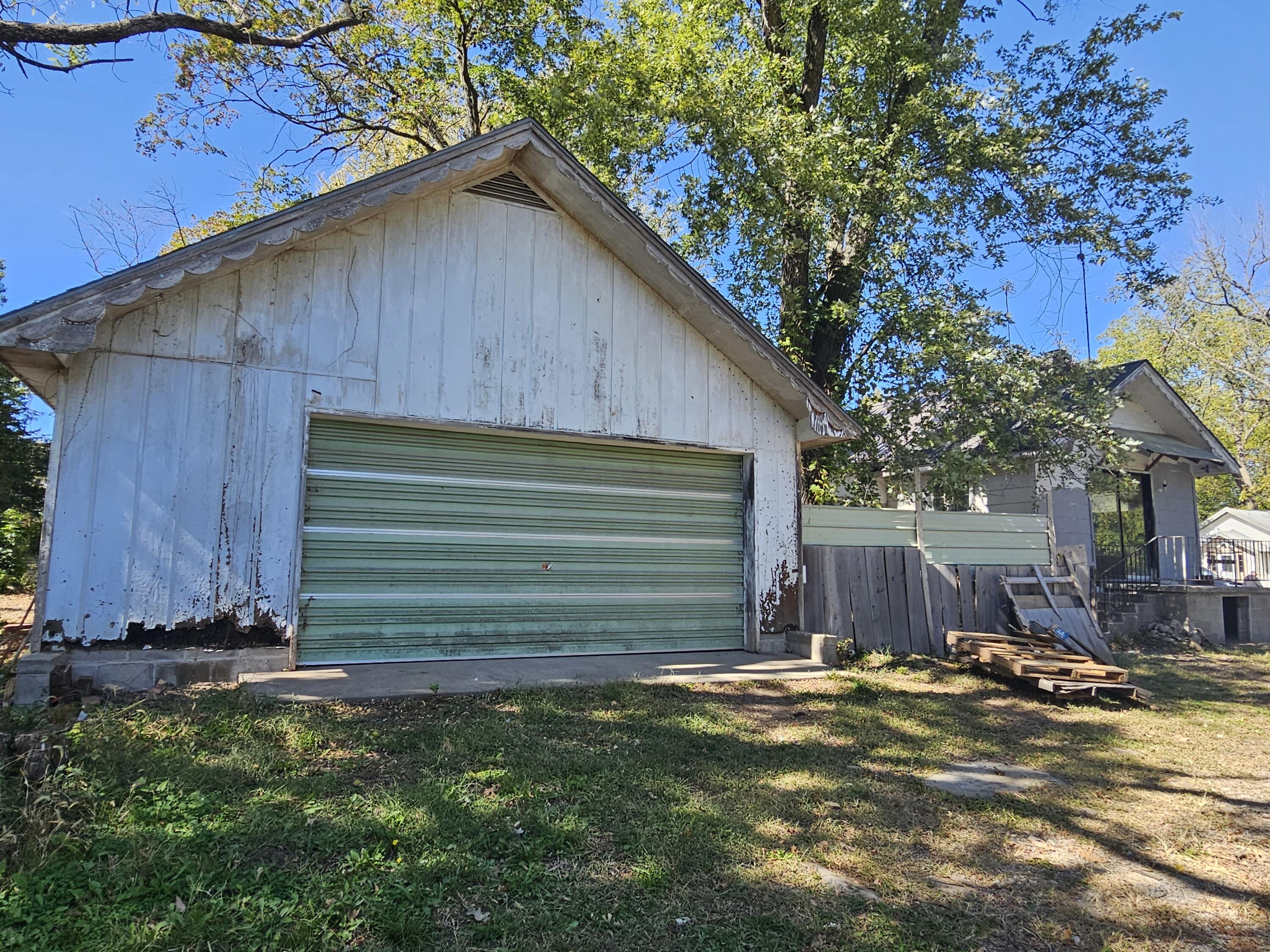 Photo 8 - Residential for sale – 204 E Olive Street  El Dorado Springs, MO