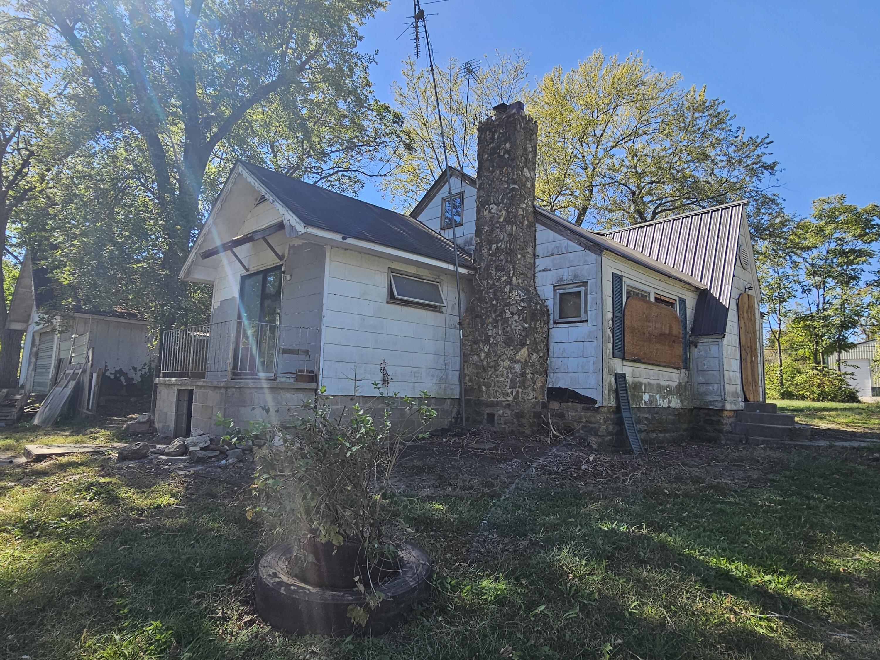 Photo 3 - Residential for sale – 204 E Olive Street  El Dorado Springs, MO