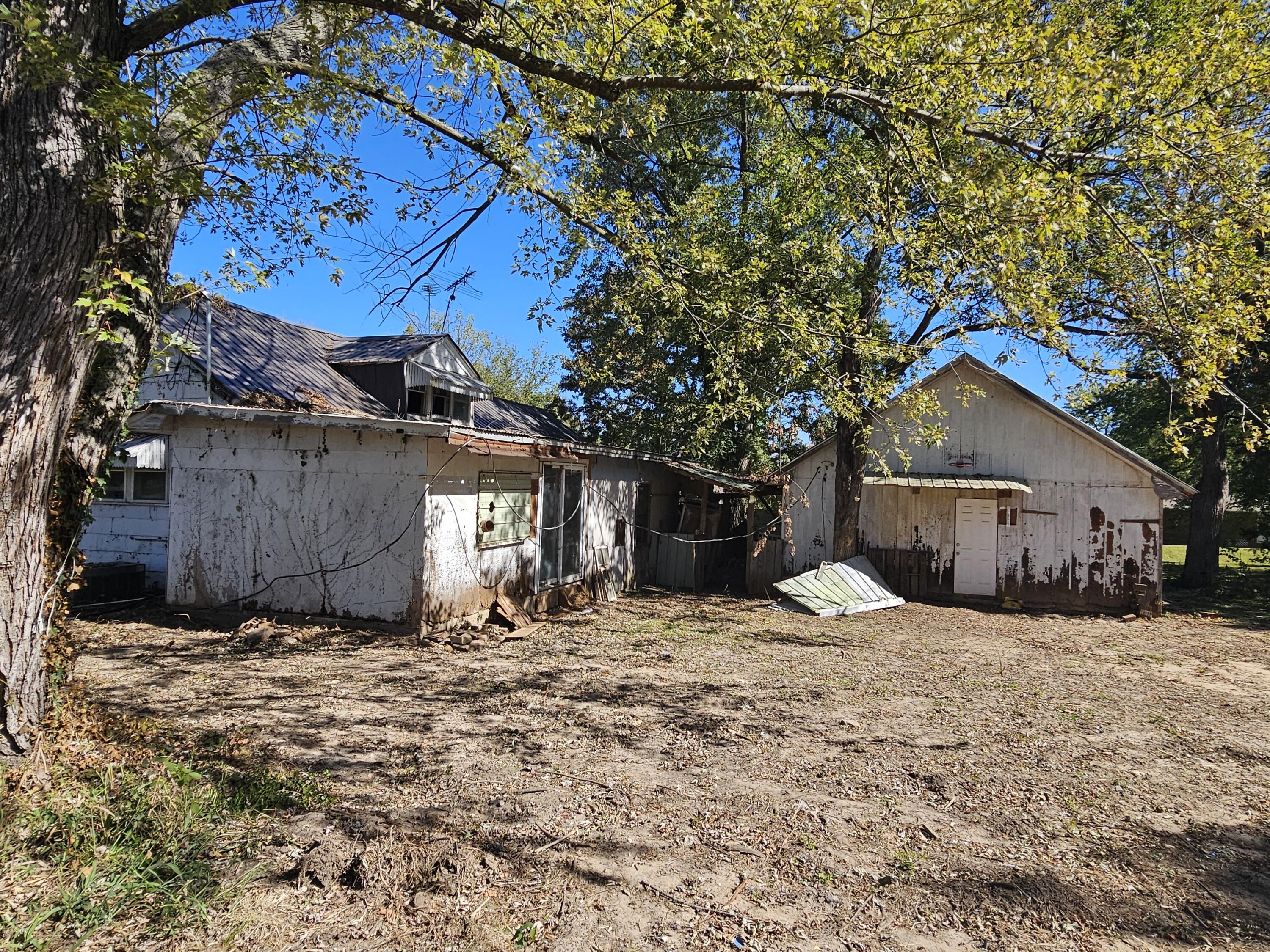 Photo 6 - Residential for sale – 204 E Olive Street  El Dorado Springs, MO
