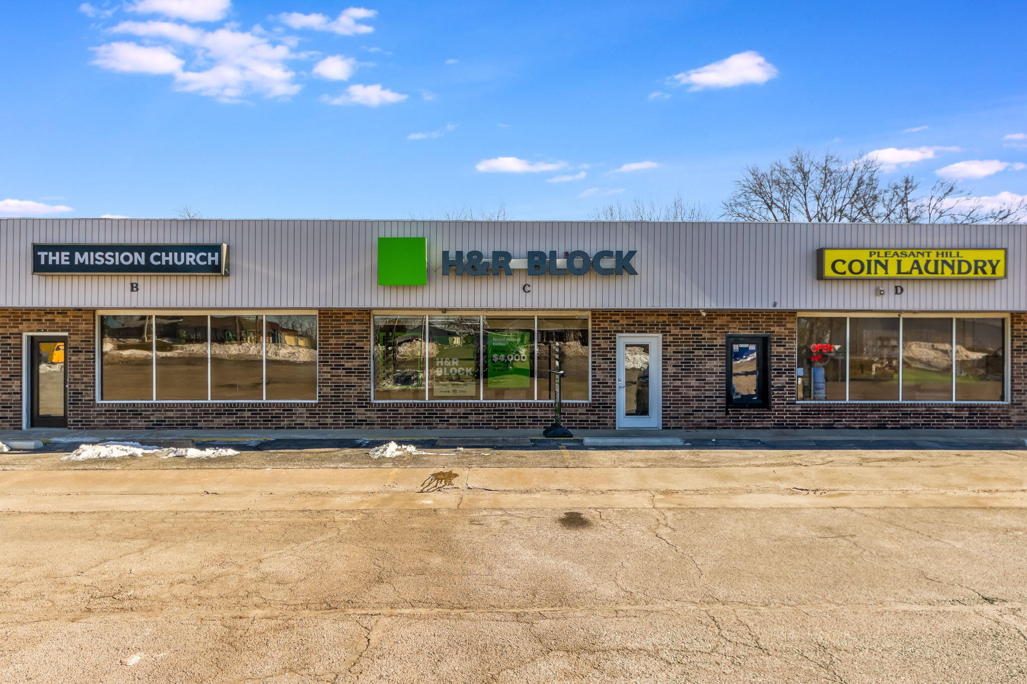 Photo 4 - Commercial Sale for sale – 1204/1208 N 7 Highway  Pleasant Hill, MO