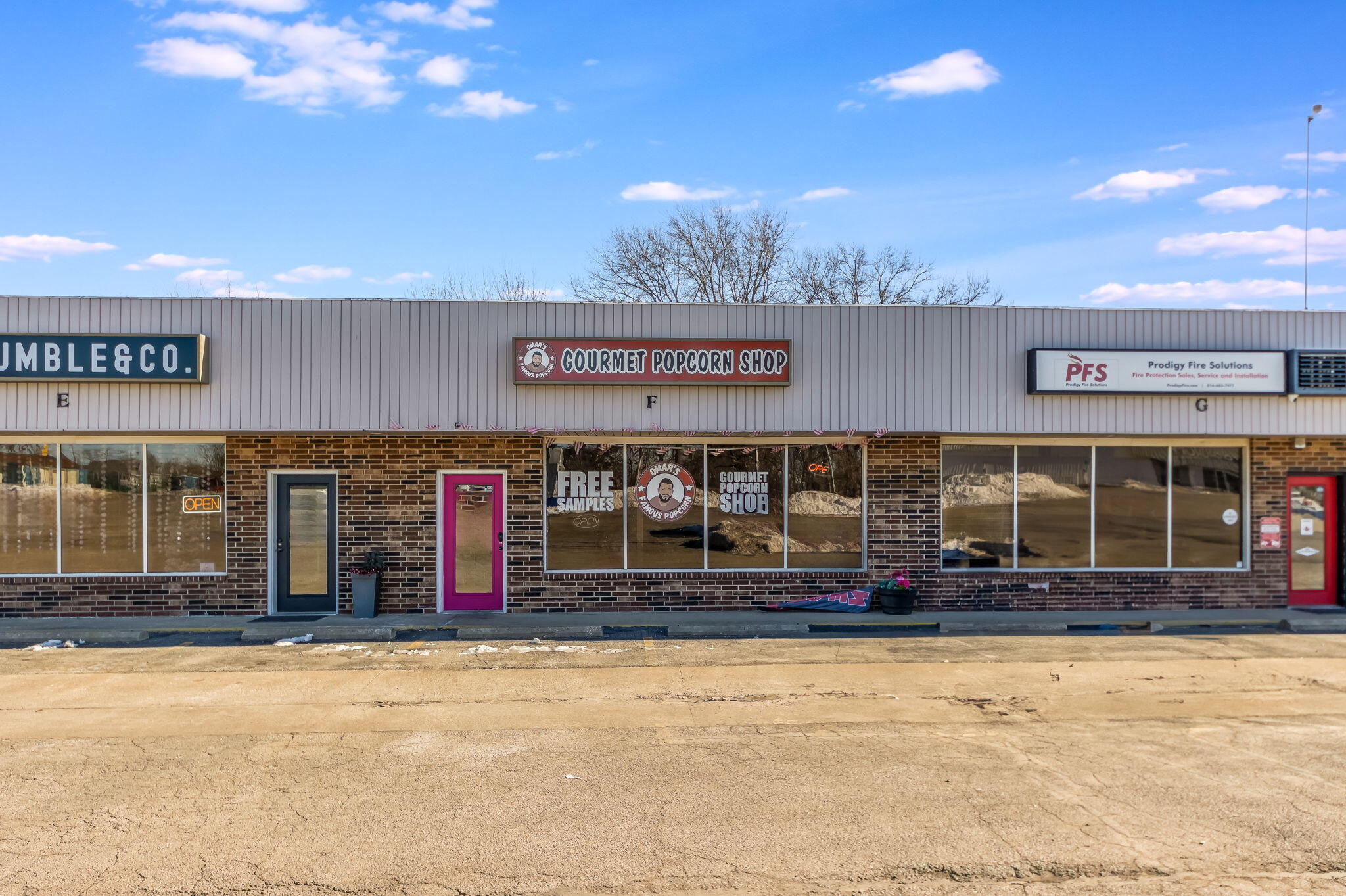 Photo 7 - Commercial Sale for sale – 1204/1208 N 7 Highway  Pleasant Hill, MO