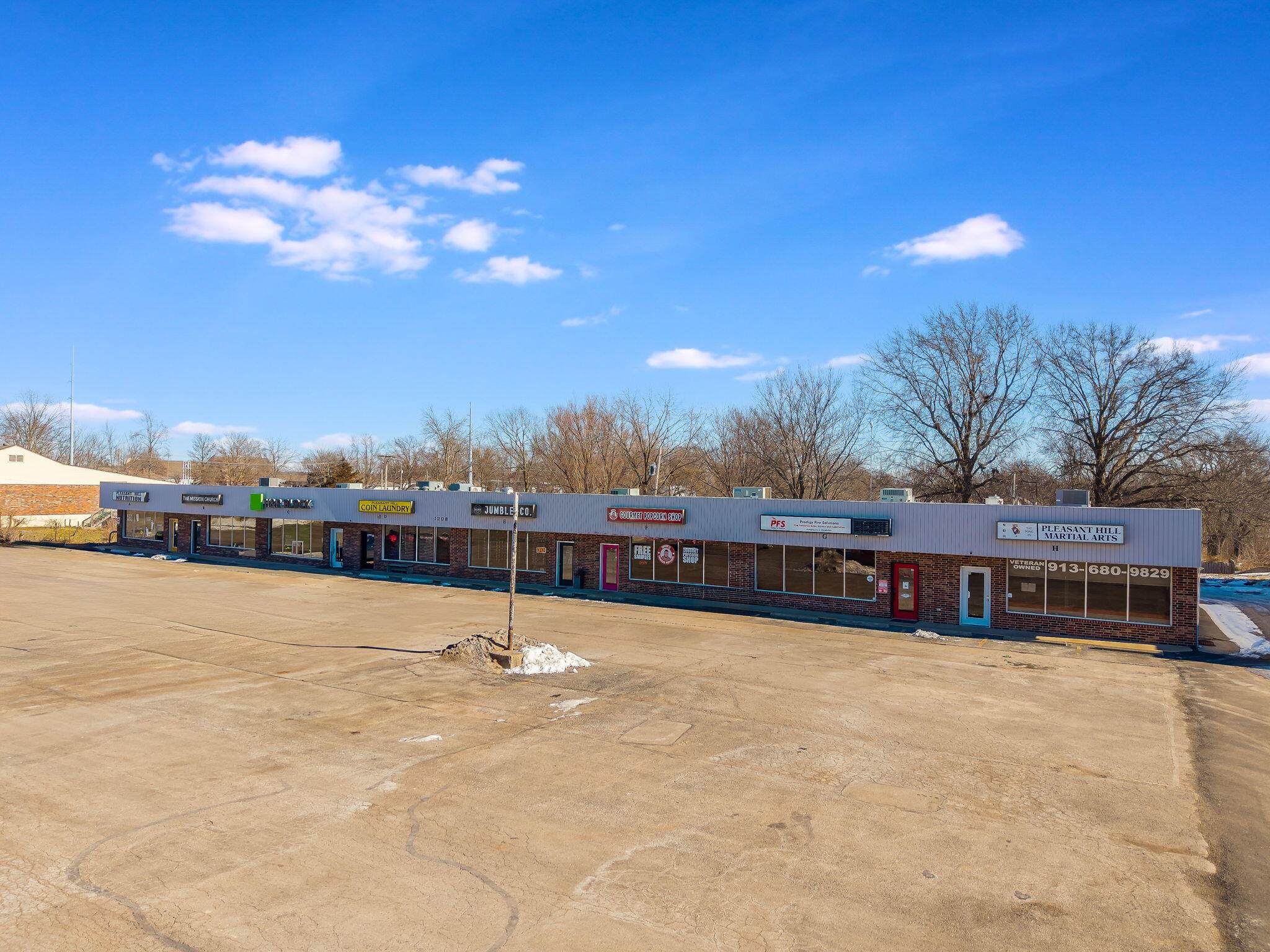 Photo 20 - Commercial Sale for sale – 1204/1208 N 7 Highway  Pleasant Hill, MO
