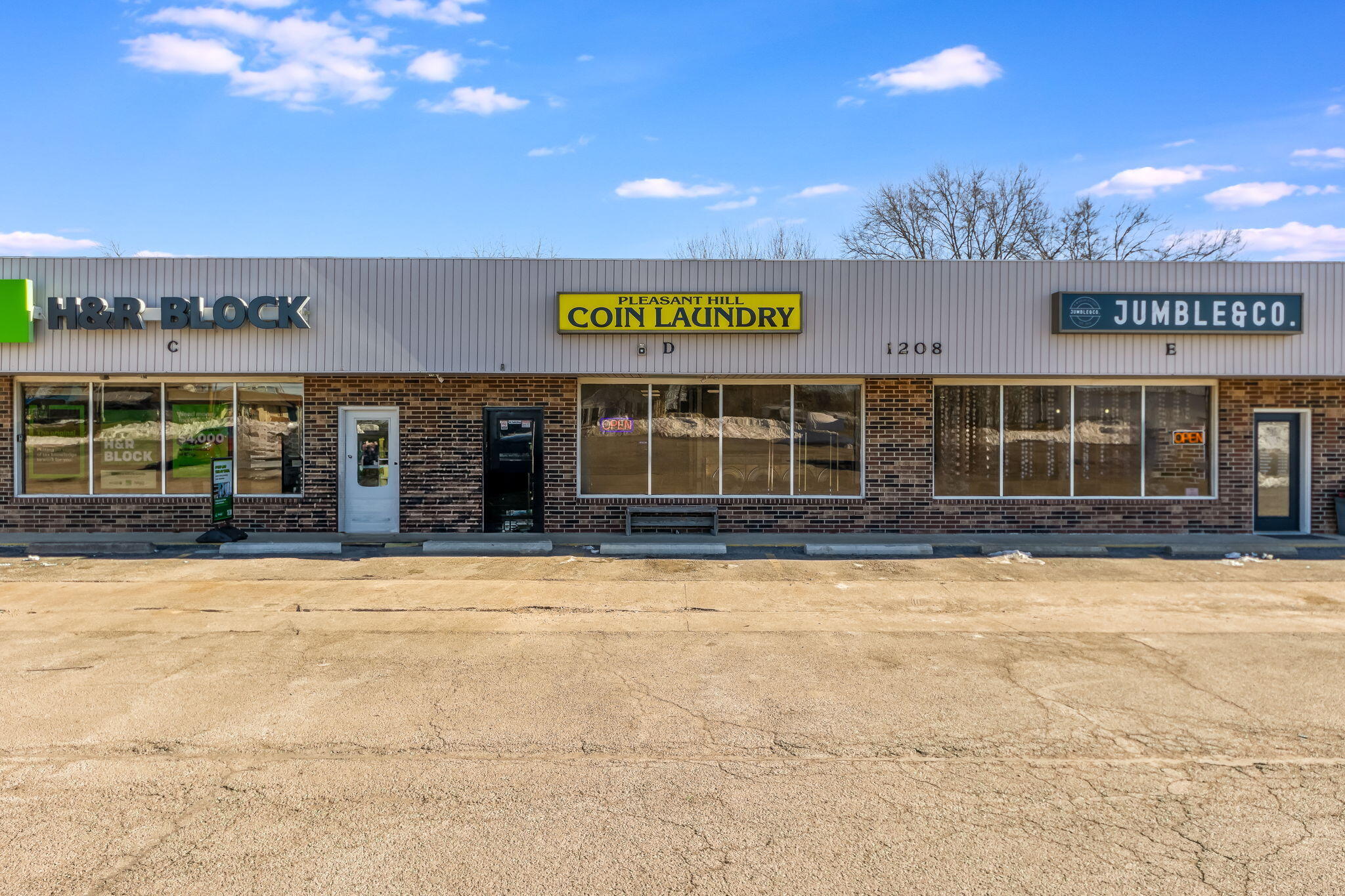 Photo 5 - Commercial Sale for sale – 1204/1208 N 7 Highway  Pleasant Hill, MO