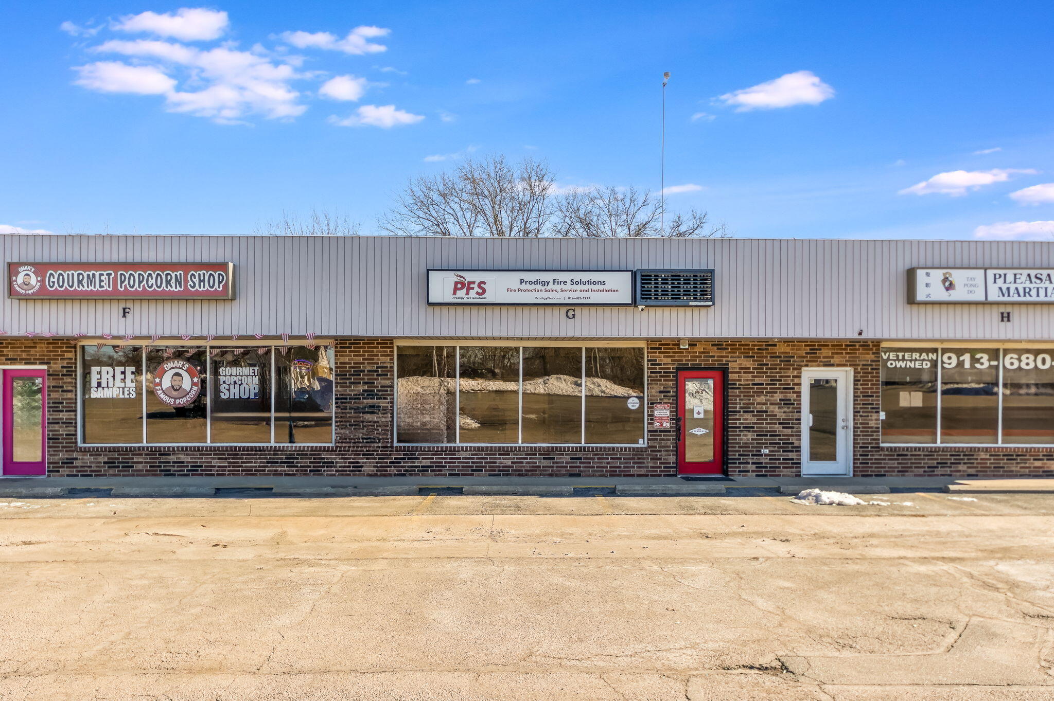 Photo 8 - Commercial Sale for sale – 1204/1208 N 7 Highway  Pleasant Hill, MO