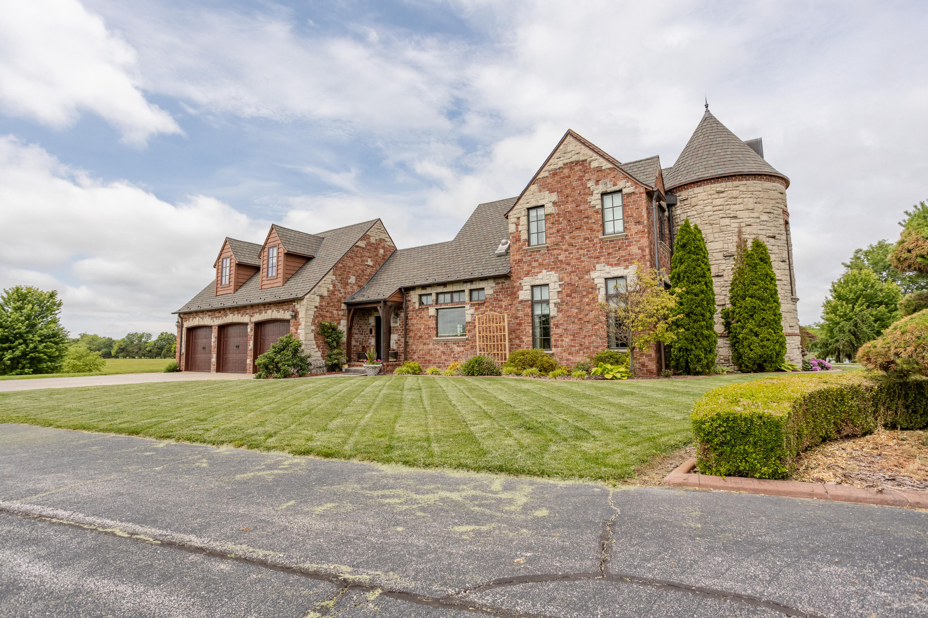 Photo 8 - Residential for sale – 2172 E Farm Road 48   Springfield, MO