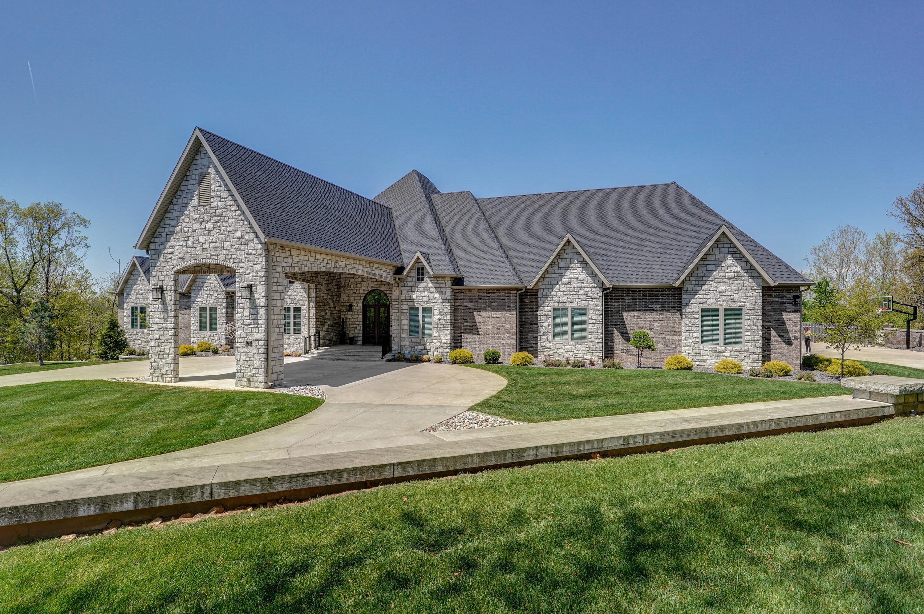 Photo 2 - Residential for sale – 3219  Sommerset Road  Springfield, MO