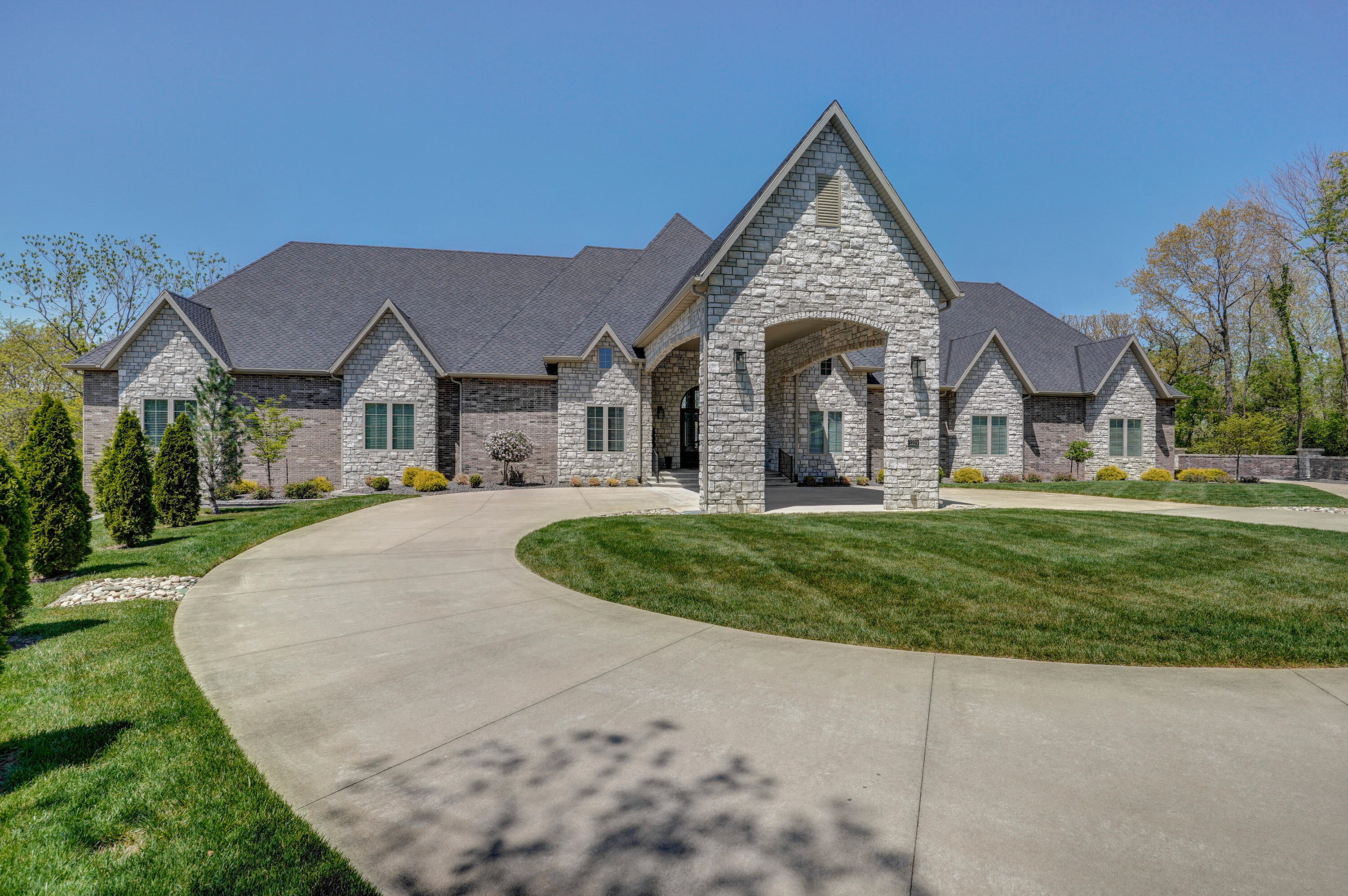 Photo 3 - Residential for sale – 3219  Sommerset Road  Springfield, MO