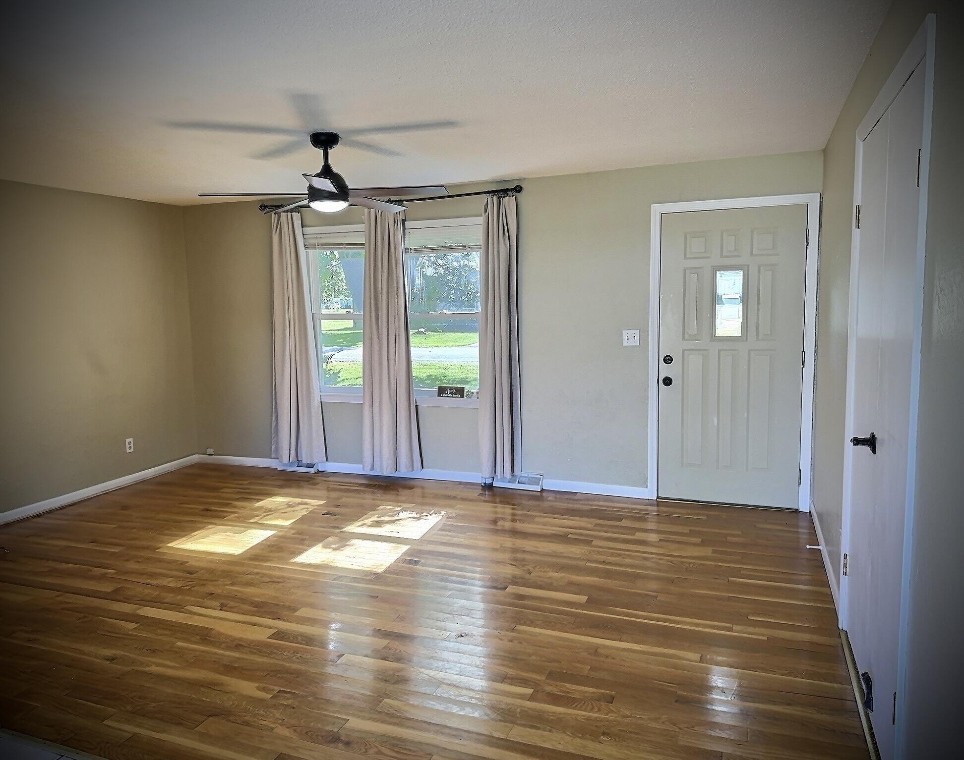 Photo 5 - Residential for sale – 1707  Witt Drive  El Dorado Springs, MO