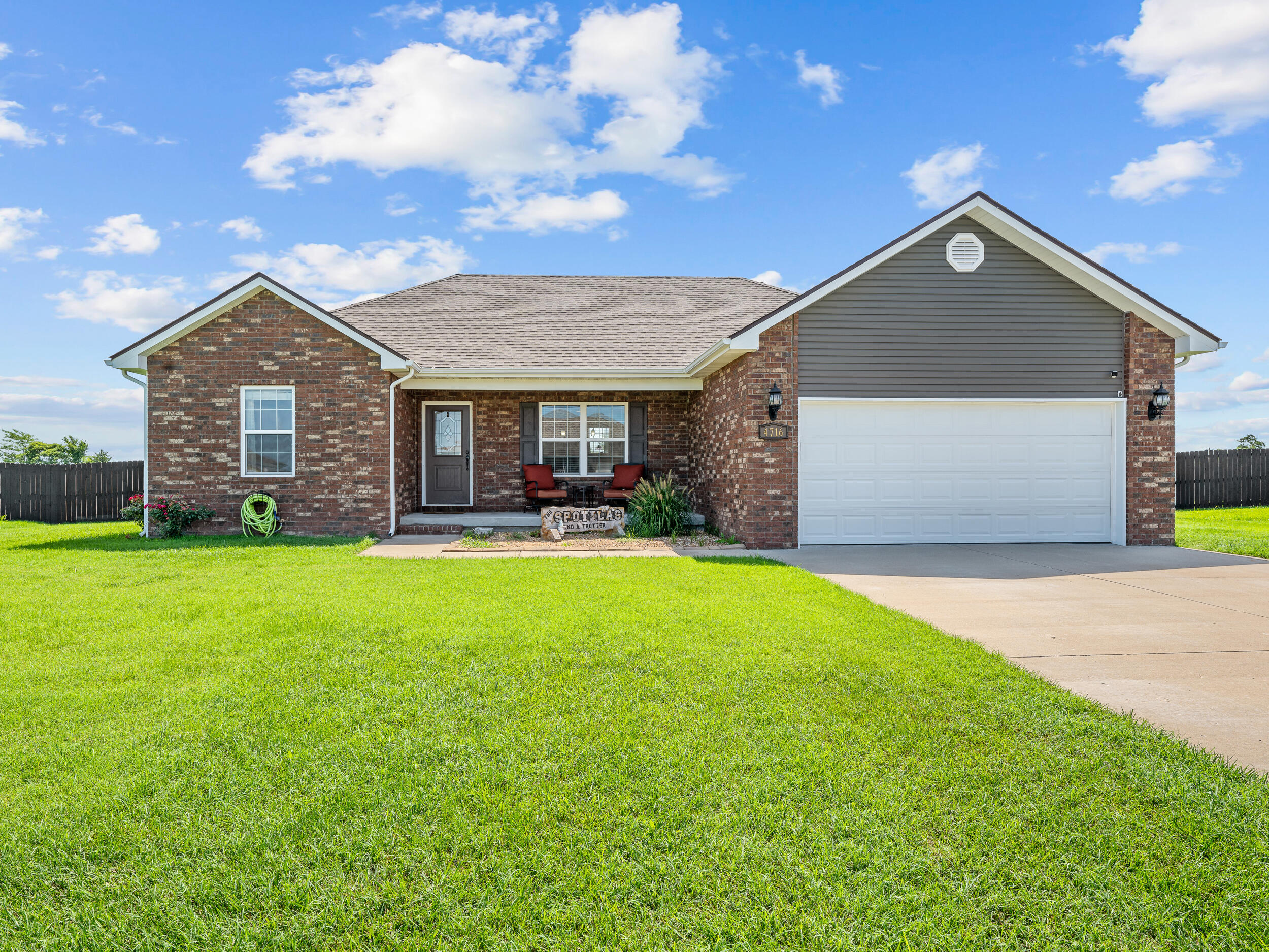 Listing 582195
