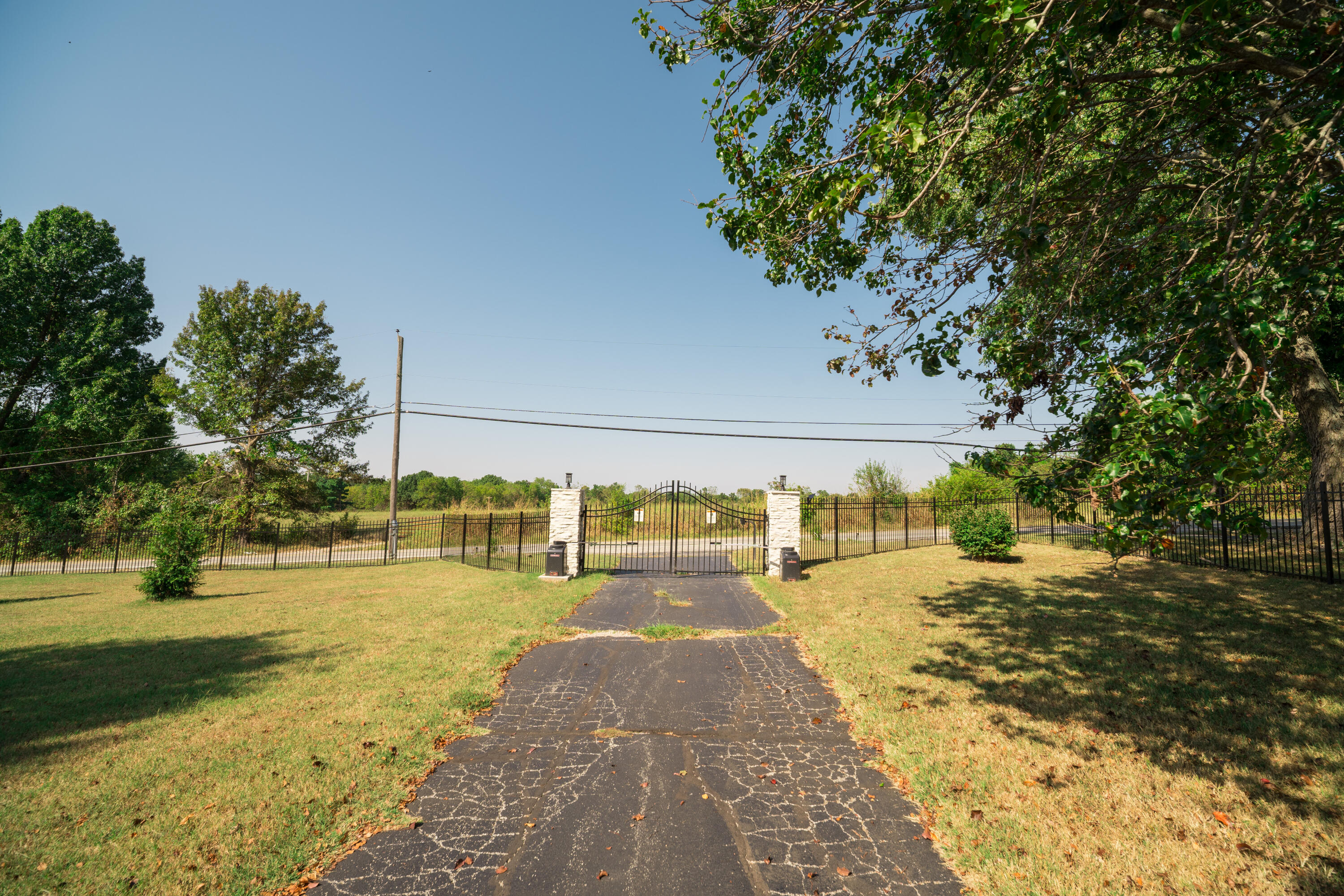 Photo 125 - Residential for sale – 700 N Farm Road 193   Springfield, MO